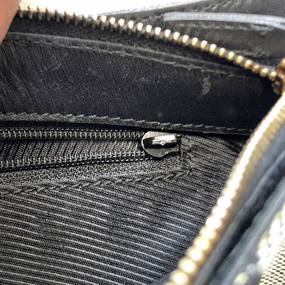 💥SOLD💥 GUCCI Vintage Y2K Black GG Monogram Shoulder Bag - Picture 10 of 11